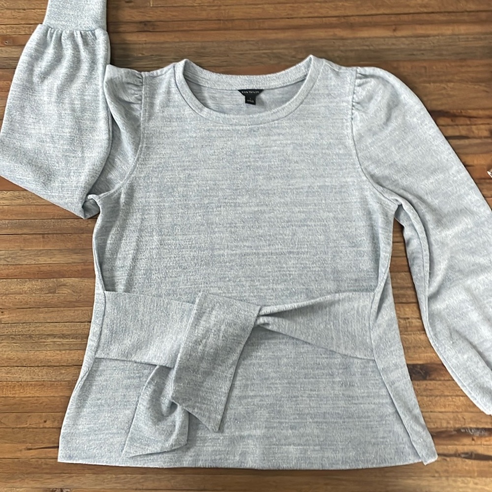 🩷Sale🩷Silver Sparkling Ann Taylor Top - EUC - Small